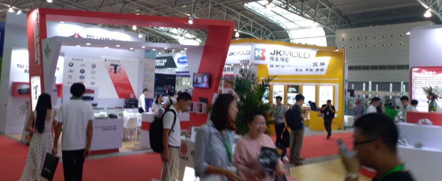 香蕉视频APP破解版参观上海国际汽车内饰与外饰展览