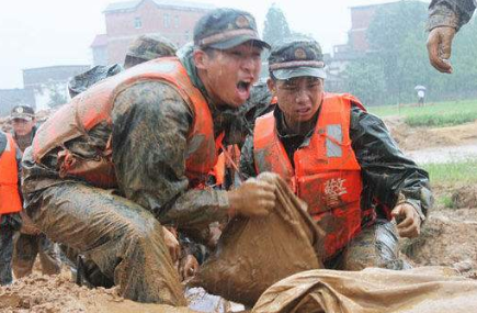 武警官兵执行防汛工作-香蕉视频APP破解版香蕉视频黄下载设备